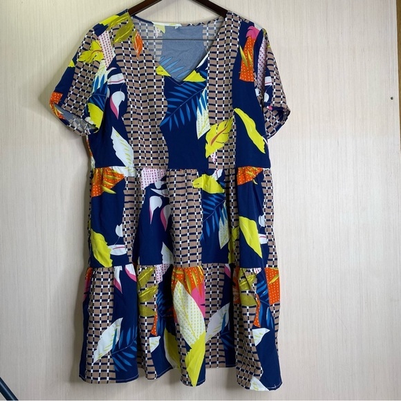 Unbranded Dresses & Skirts - Unbranded Women’s Short Sleeve V-Neck Casual Tiered Colorful Dress Size Large
